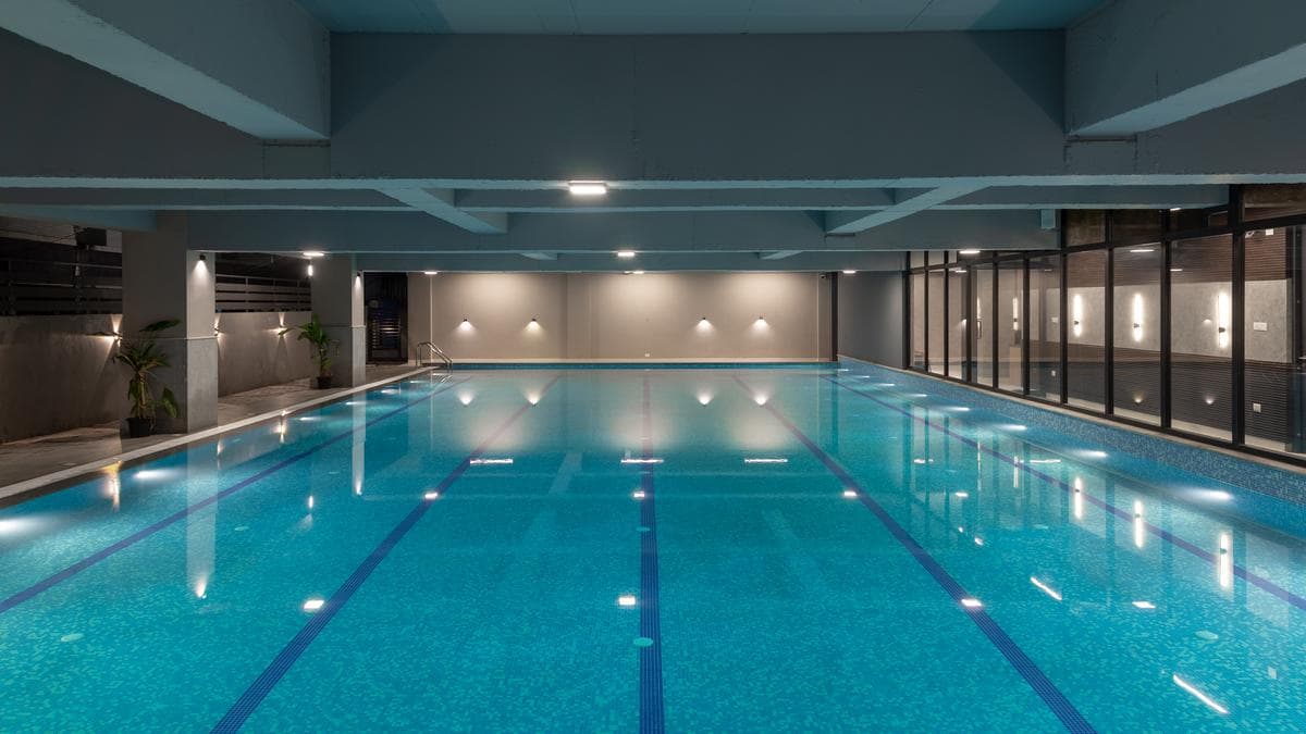 Swimming pool lanes